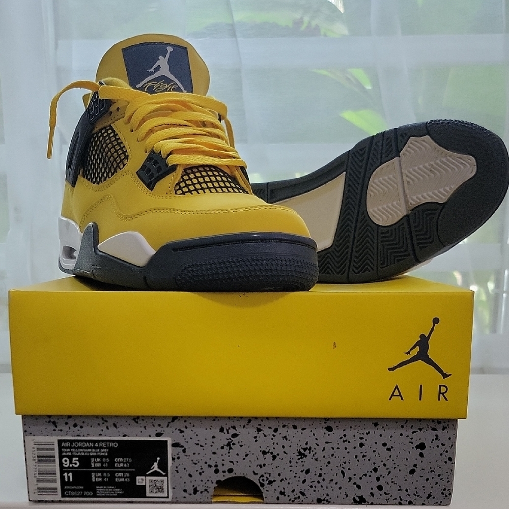 Air Jordan Retro 4 LIGHTNING